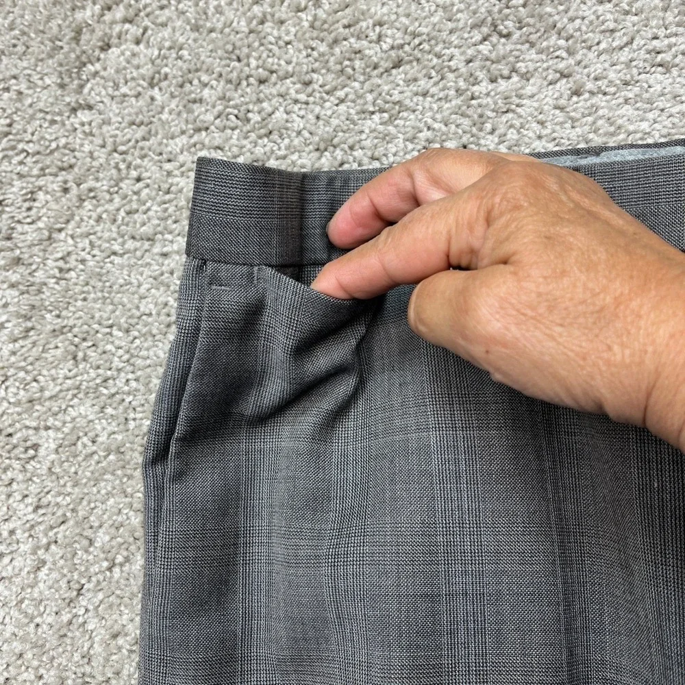 Banana Republic small hole